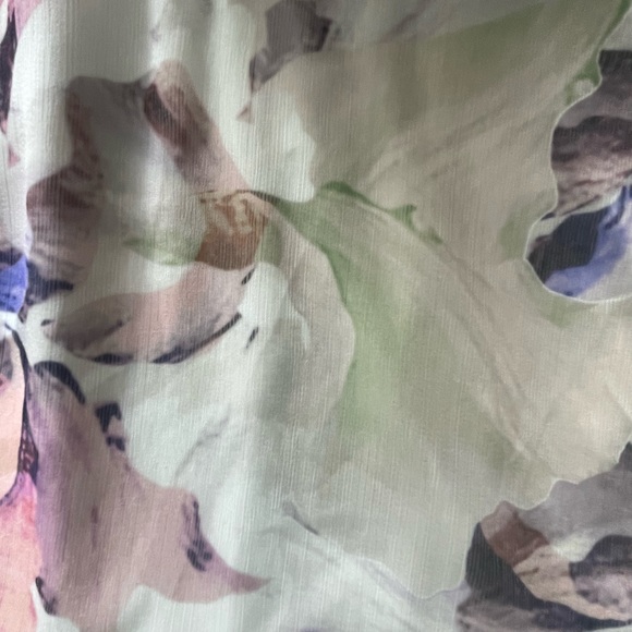 Vince Camuto Floral top - Picture 8 of 8